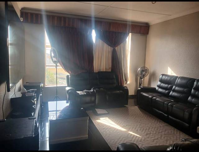 2 BEDROOM APARTMENT FOR SALE IN WEST TURFFONTEIN